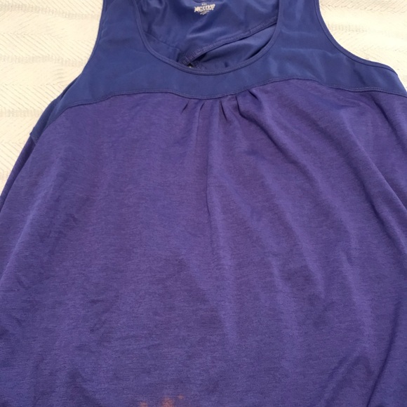 Lot of 3 exercise shirts - Picture 5 of 6